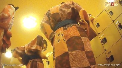 Japanese Public Bathroom Changeroom.41   Public