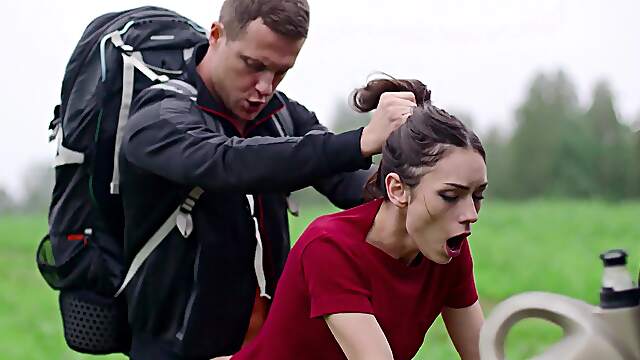 Babes Arwen Gold Gets Her Pussy Railed In The Car