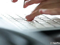 Girl Likes To Masturbate On The Lunch Break In Office