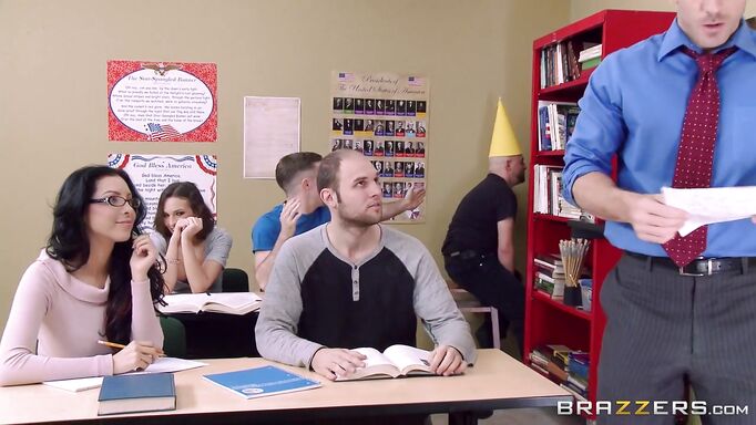 Horny Couple Bunks Class For Banging