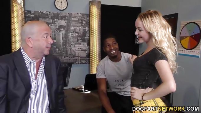 Iris Rose Gets Creampied By Bbc In Front Of Her Father
