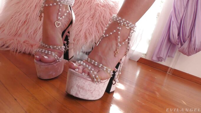 Horny Shemale Playing With Herself