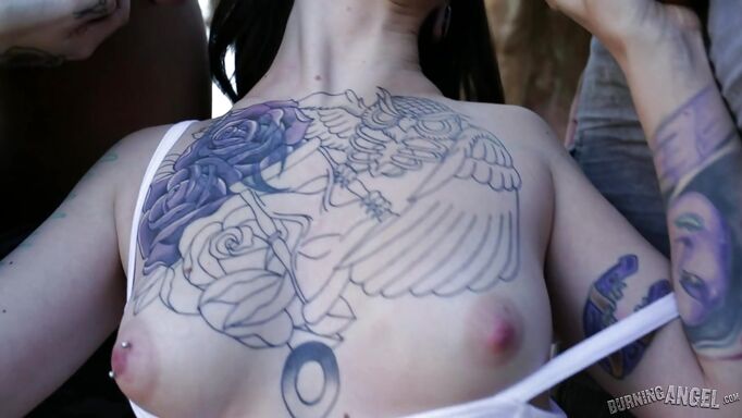 Outdoor Threesome Can Be Fucking Hot