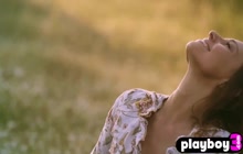 Natural Small Tits MILF Revealed Stunning Body While Posing In The Nature