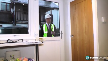 A Creampie For A British Divorcee