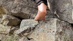 Bored Young Lady Put  Out Her Fellow And Put It Inside Her Pussy