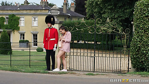 Horny Girl Seduces The Queen Guard And Gives A Tremendous Blowjob