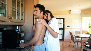 He Coulnd’t Hold Back And Creampied His Hot Gf In Amazon Position POV