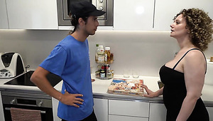 Aroused MILF Fucks Lucky Pizza Delivery Guy