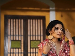 Indian Bhabhi Showing His Huge Boob