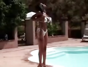 Caramel Is Not Solo If She Has Toys To Keep Her Pany